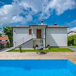 In Pazin With Private Pool * Lindar