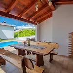 In Pazin With Private Pool Дом отдыха