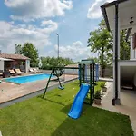 In Pazin With Private Pool *