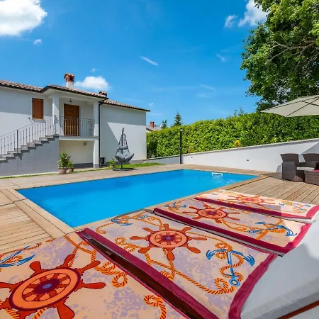 Modern With Pool In Pazin *