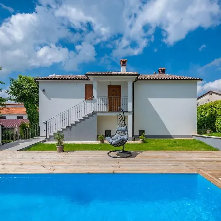 In Pazin With Private Pool * Lindar