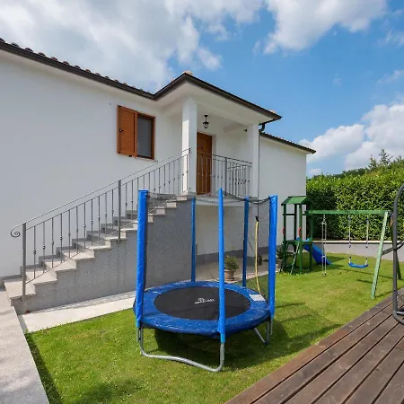 Modern With Pool In Pazin