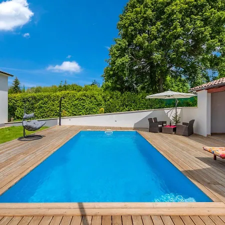 In Pazin With Private Pool Lindar
