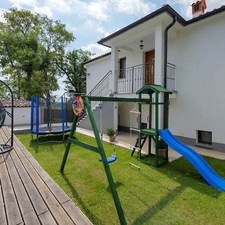 In Pazin With Private Pool