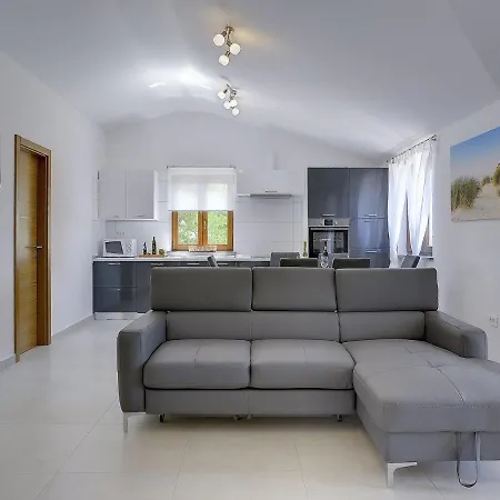 Semesterbostad In Pazin With Private Pool Lindar
