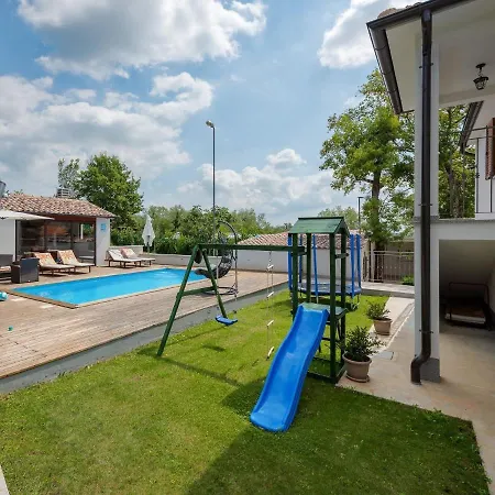 Modern With Pool In Pazin *