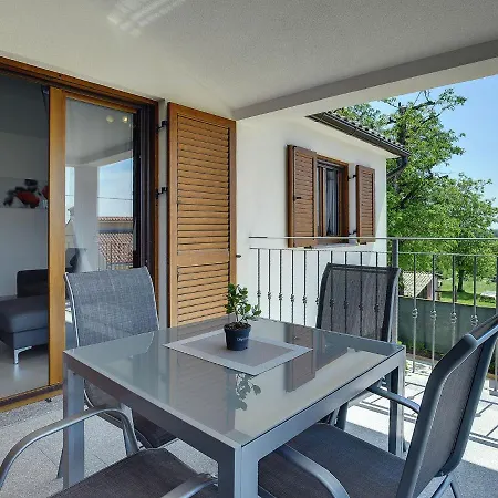 Modern With Pool In Pazin *