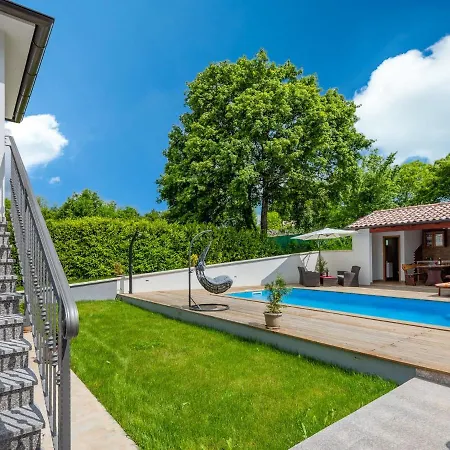Holiday home Modern With Pool In Pazin Lindar