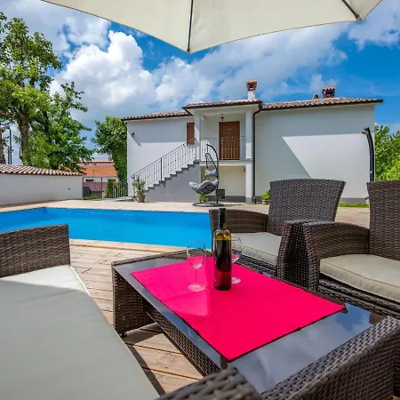 Modern With Pool In Pazin