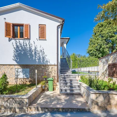 Modern With Pool In Pazin Lindar