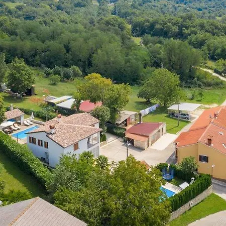 Modern With Pool In Pazin