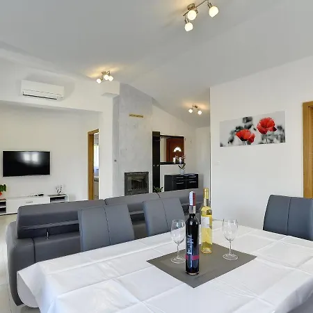 Modern With Pool In Pazin Holiday home Lindar